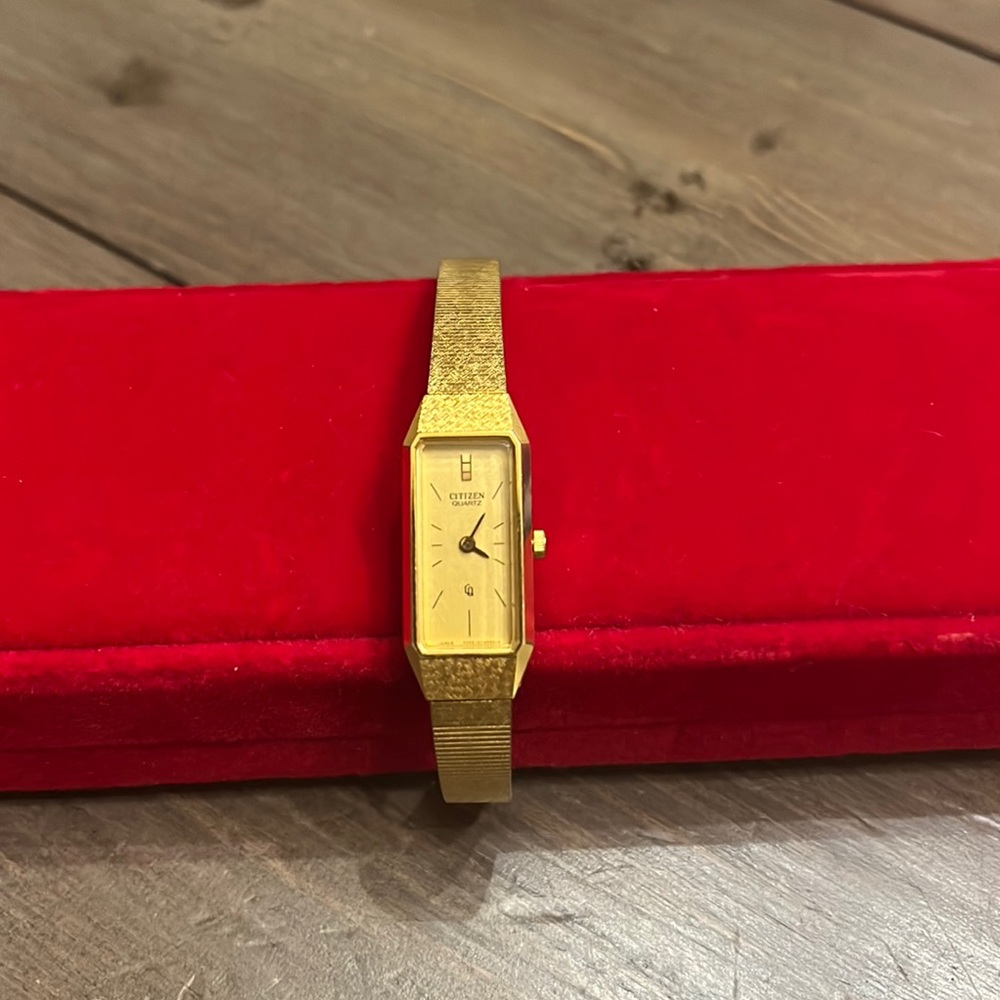Citizen quartz gold watch